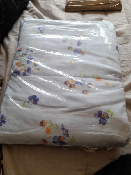 Drap plat bleu ciel ,petites fleurs