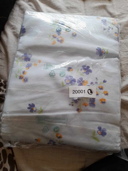 Vente Drap plat bleu ciel ,petites fleurs