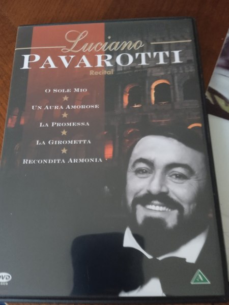 Dvd " luciano pavarotti "