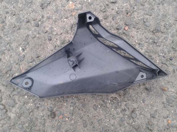 Annonce &eacute;cope gaujche yamaha 900 mt09 2020