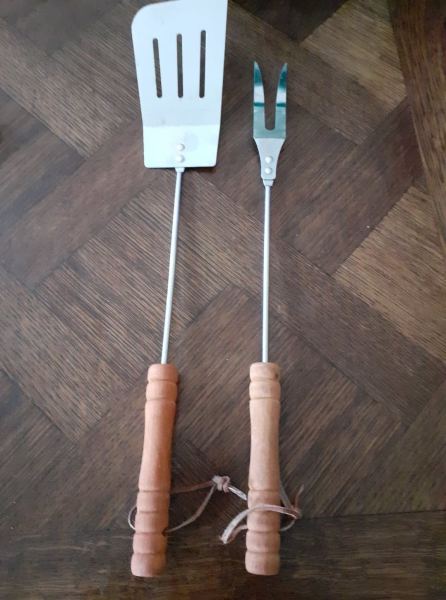 Ensemble 2 ustensiles &agrave; barbecue