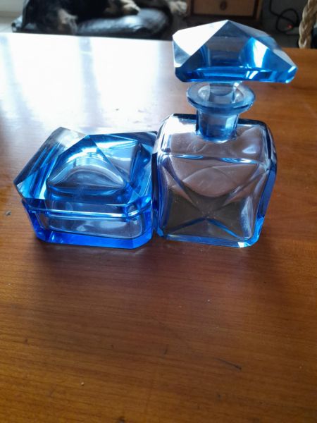 Ensemble flacon de parfum et porte savon bleu pas cher