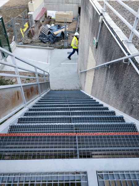 Annonce Escalier de service acier galvanis&eacute;