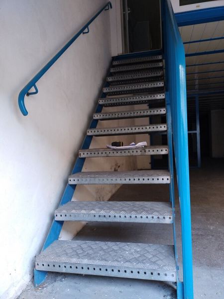 Vente Escalier métallique avec marches antidérapantes