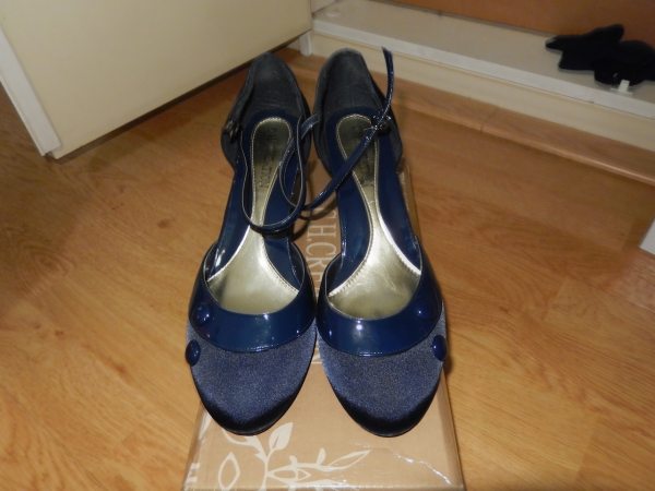 Escarpins &agrave; bout rond bleu nuit satin&eacute;s 39