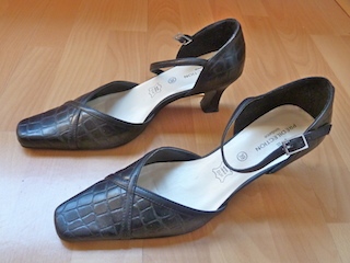 Escarpins &eacute;l&eacute;gants cuir noir, petits talons