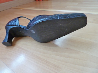 Escarpins &eacute;l&eacute;gants cuir noir, petits talons pas cher