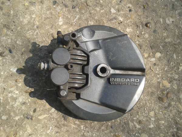 étrier avant droit avec flasque honda 400 cbx 1985