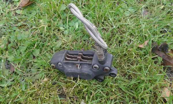 Vente &eacute;trier de frein avant apprillia 125 futura 1991