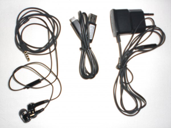 Vente Etui telephone n8-adaptateur-câble-support tel