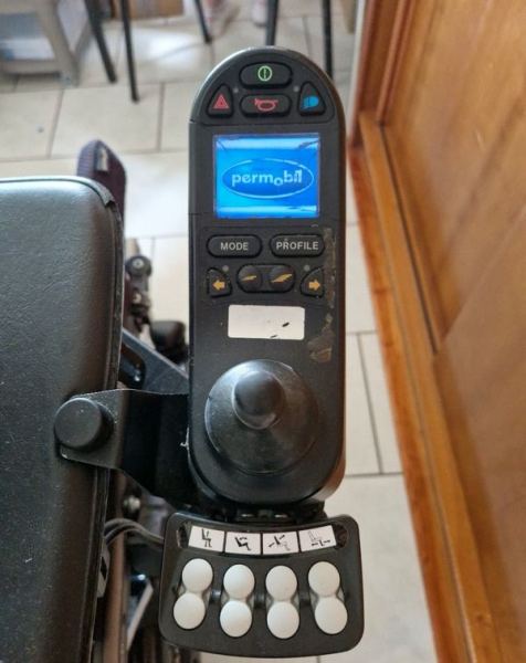 Fauteuil roulant &eacute;lectrique pas cher