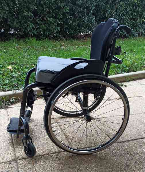 Fauteuil roulant h&eacute;lium quickie