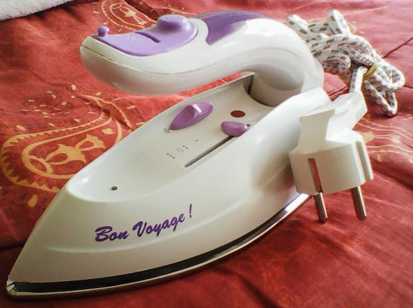 Fer &agrave; repasser de voyage, neuf.