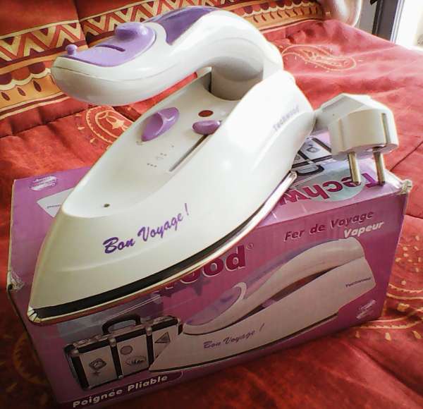 Fer &agrave; repasser de voyage, neuf. pas cher