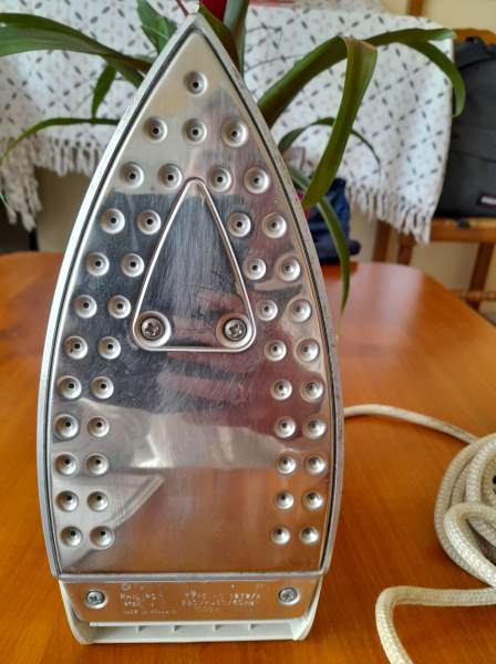 Annonce Fer à repasser philips type hd 1272/a