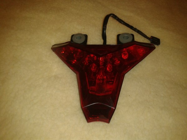 Feu arriére  kawasaki 400 ninja 2021