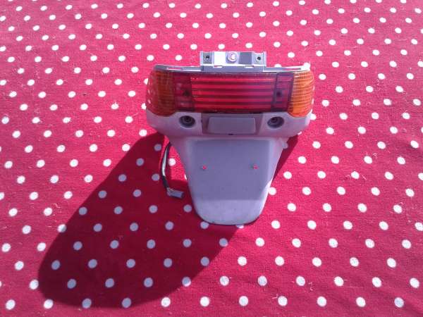 Feu arri&eacute;re scooter piaggio 125 thyphoon 1995