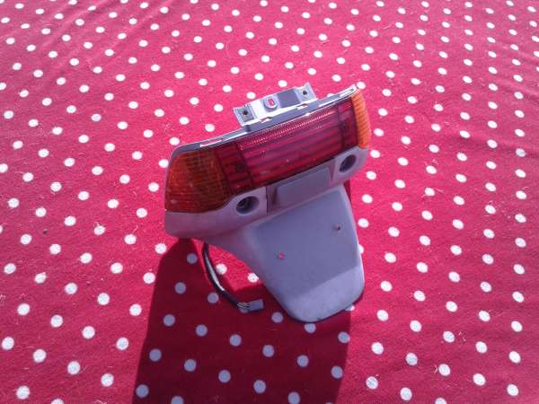 Feu arri&eacute;re scooter piaggio 125 thyphoon 1995 pas cher