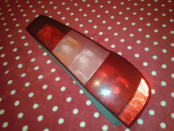 Vente Feux arri&eacute;re droit fiat punto 1995