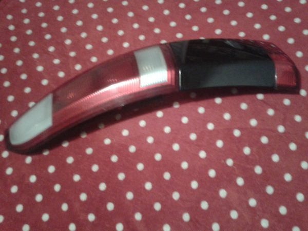 Feux arri&eacute;re gauche opel m&eacute;riva 2006