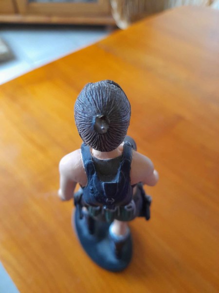 Figurine tombe raider 17 cm - edos int&eacute;ractive pas cher