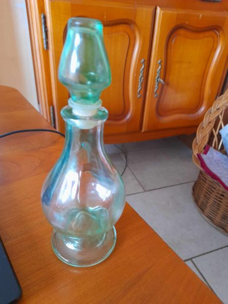 Flacon en verre moul&eacute; - vintage