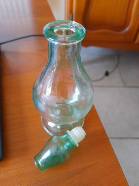 Annonce Flacon en verre moul&eacute; - vintage