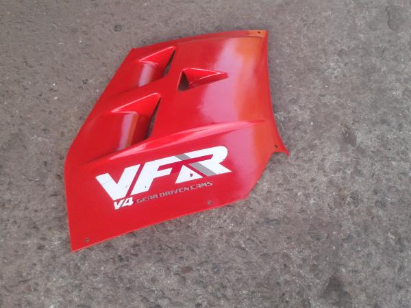 Flanc car&eacute;nage droit honda 750 vfr 1988