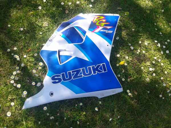 Flanc car&eacute;nage droit suzuki 125 rgv 1992