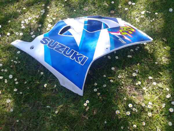 Flanc car&eacute;nage droit suzuki 125 rgv 1992 pas cher