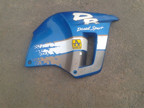 Flanc car&eacute;nage droit suzuki 800 drs 1991