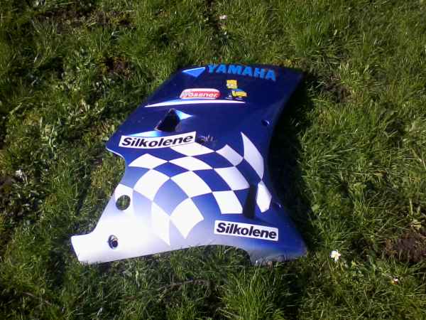Flanc car&eacute;nage droit yamaha fz 750 1993