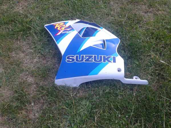 Flanc car&eacute;nage gauche suzuki 125 rgv 1992