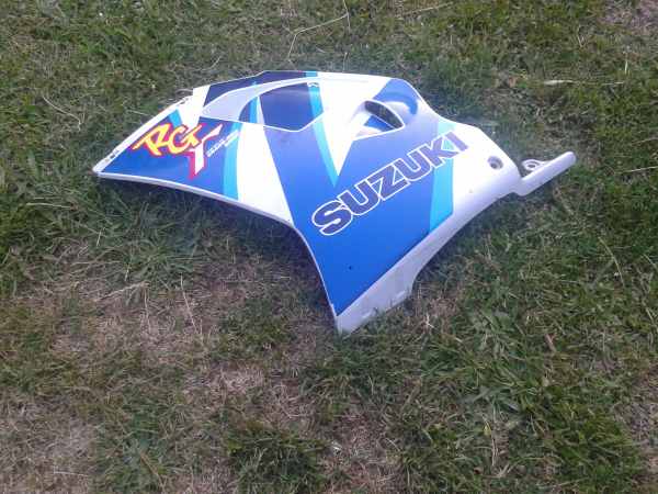 Flanc car&eacute;nage gauche suzuki 125 rgv 1992 pas cher