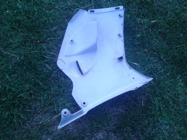 Annonce Flanc car&eacute;nage gauche suzuki 125 rgv 1992