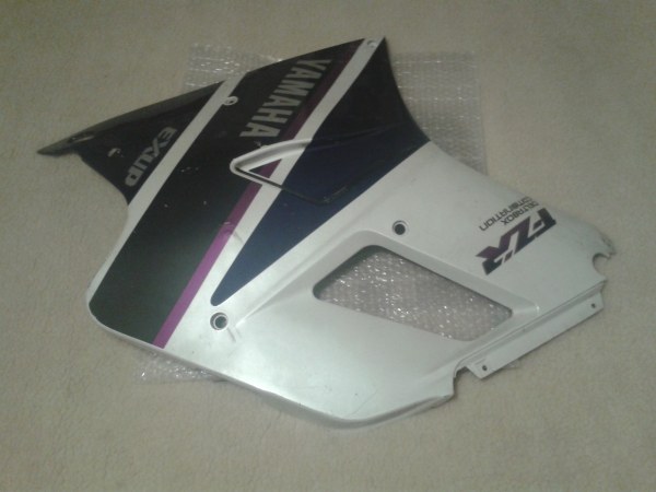 Annonce Flanc car&eacute;nage gauche yamaha 1000 fzr 1992