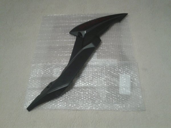 Flanc carénage droit suzuki 750 gsxs 2017