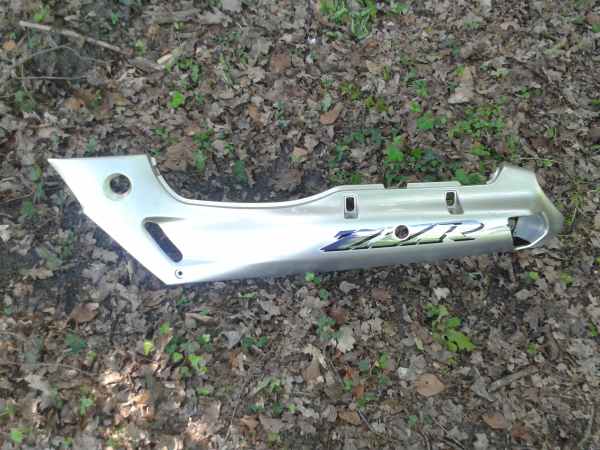 Flanc de selle gauche kawasaki 600 zzr 2001