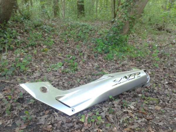 Vente Flanc de selle gauche kawasaki 600 zzr 2001