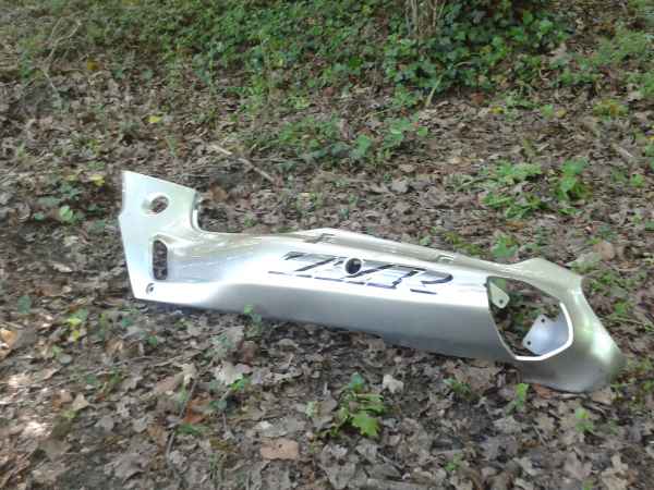 Flanc de selle gauche kawasaki 600 zzr 2001 pas cher