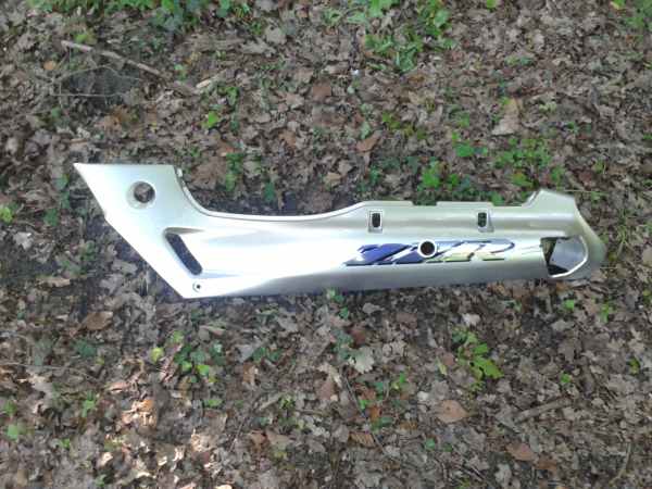 Annonce Flanc de selle gauche kawasaki 600 zzr 2001