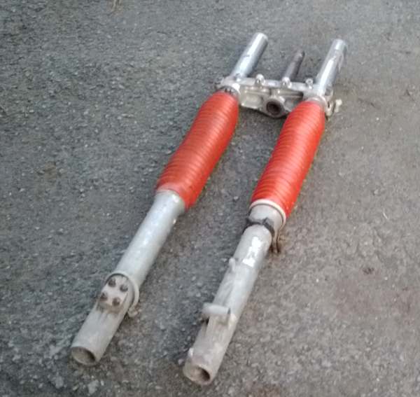 Annonce Fourche yamaha 600 xt 1985 55w