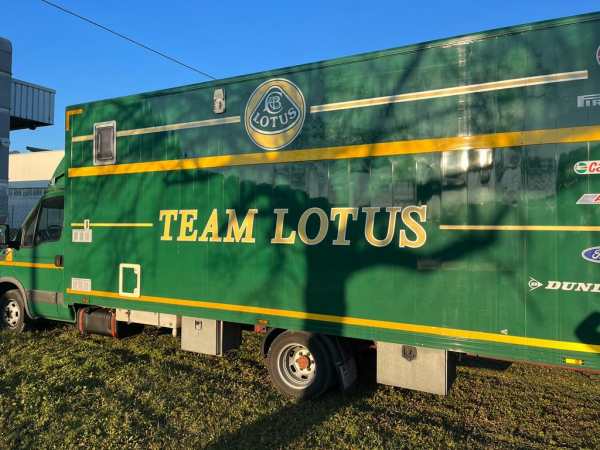 Vente Fourgon iveco daily avec configuration team lotus
