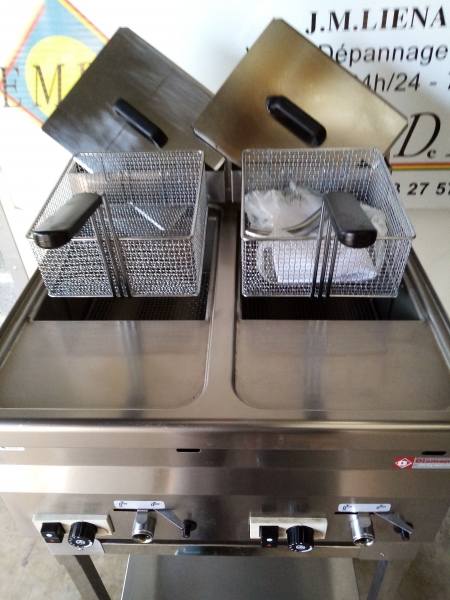 Friteuse gaz, 2 cuves 8 litres modèle expo emdb
