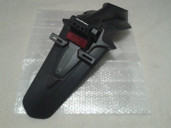 Garde boue arriére neuf suzuki 125 gsxs 2022