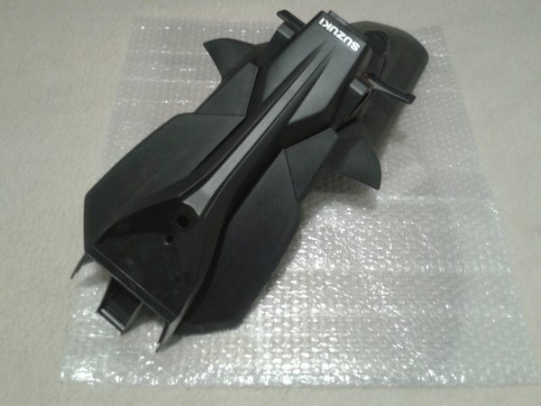 Garde boue arriére neuf suzuki 125 gsxs 2022 pas cher