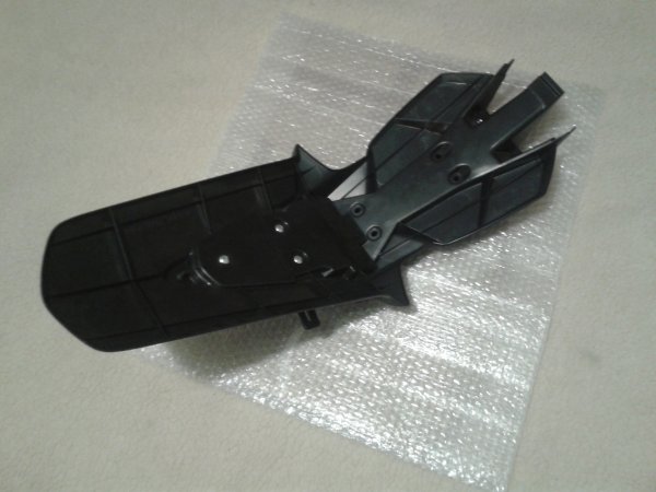 Annonce Garde boue arriére neuf suzuki 125 gsxs 2022