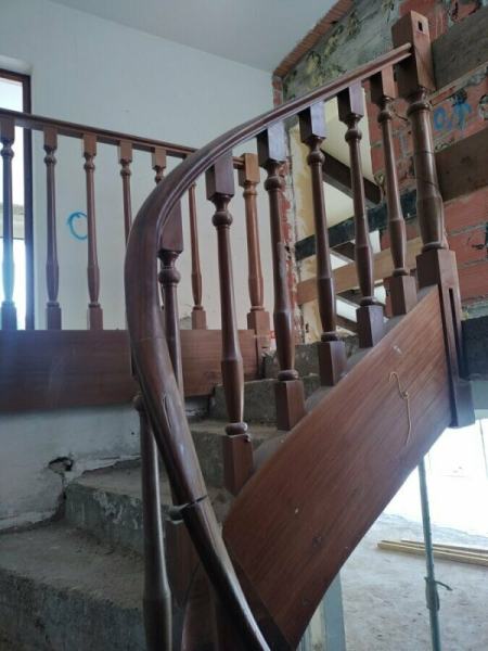 Garde-corps d'escalier en bois double quart tourna pas cher