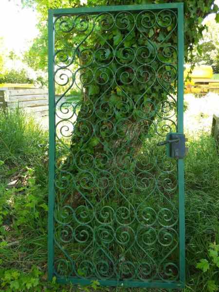 Garde corps, portail et portillon en fer forg&eacute;