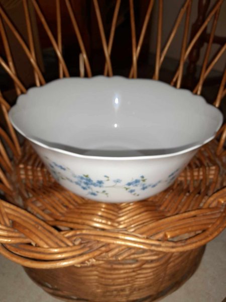 Grand saladier arcopal blanc / fleurs bleues diamè pas cher